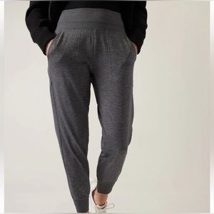 Athleta Venice Jogger XS in heathered black/gray